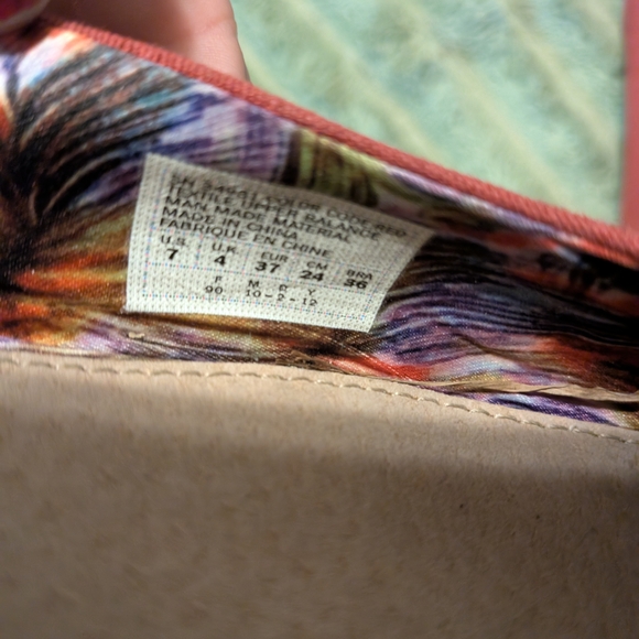 Bob's Women's Red Ballet Flats Size 7 - Picture 6 of 8